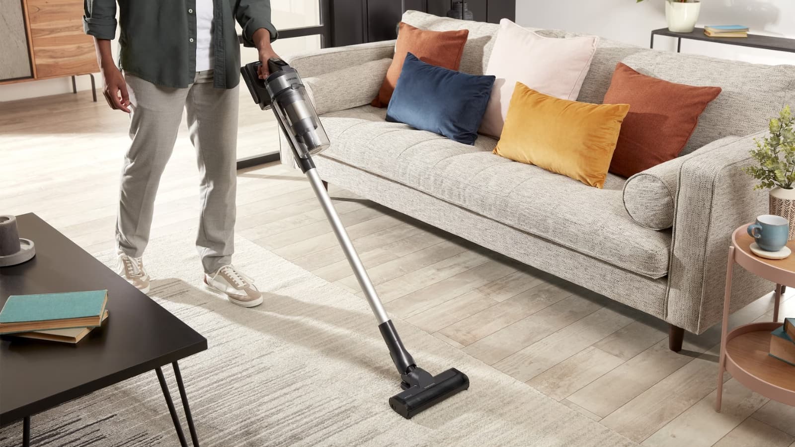 AVEC CETTE REMISE DE PLUS DE 100 EUROS, LES INTERNAUTES VONT S'ARRACHER CET ASPIRATEUR BALAI SAMSUNG