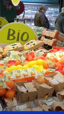 La grande distribution pratique des marges plus élevées sur le bio, selon une enquête 