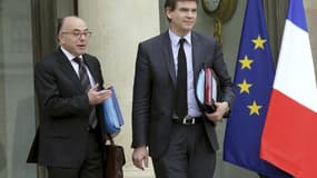 le ministre français du Budget Bernard Cazeneuve a tancé mardi sur Radio Classique son collègue du Redressement productif et plus généralement les détracteurs de l'Allemagne et de l'Union européenne au sein de la majorité de gauche en France, qui se tromp