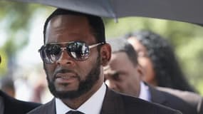 "Trafic sexuel": le chanteur R. Kelly reconnu coupable de crimes sexuels
