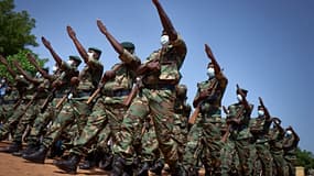 Des militaires maliens lors d'une parade en septembre 2020