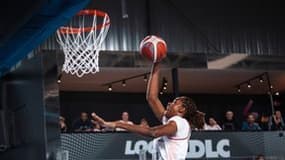 Dominique Malonga (Asvel) première Française à signer un dunk en match officiel