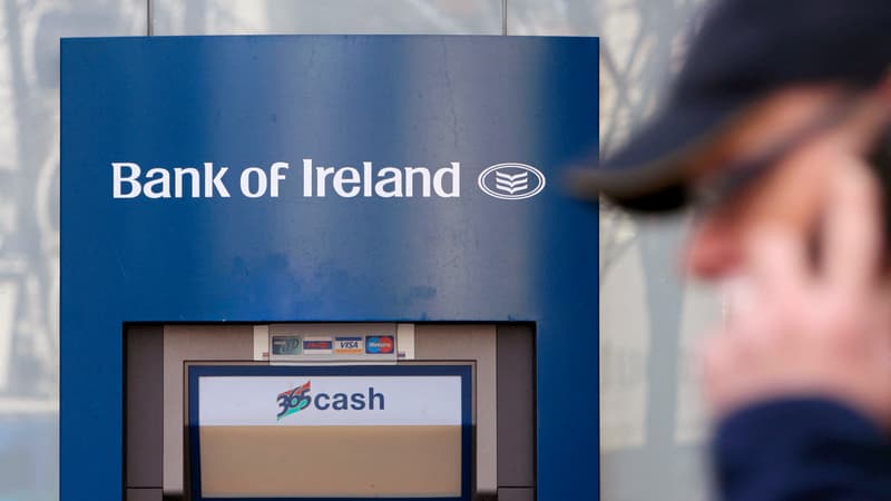 Des distributeurs donnent trop dargent aux clients la banque prsente ses excuses