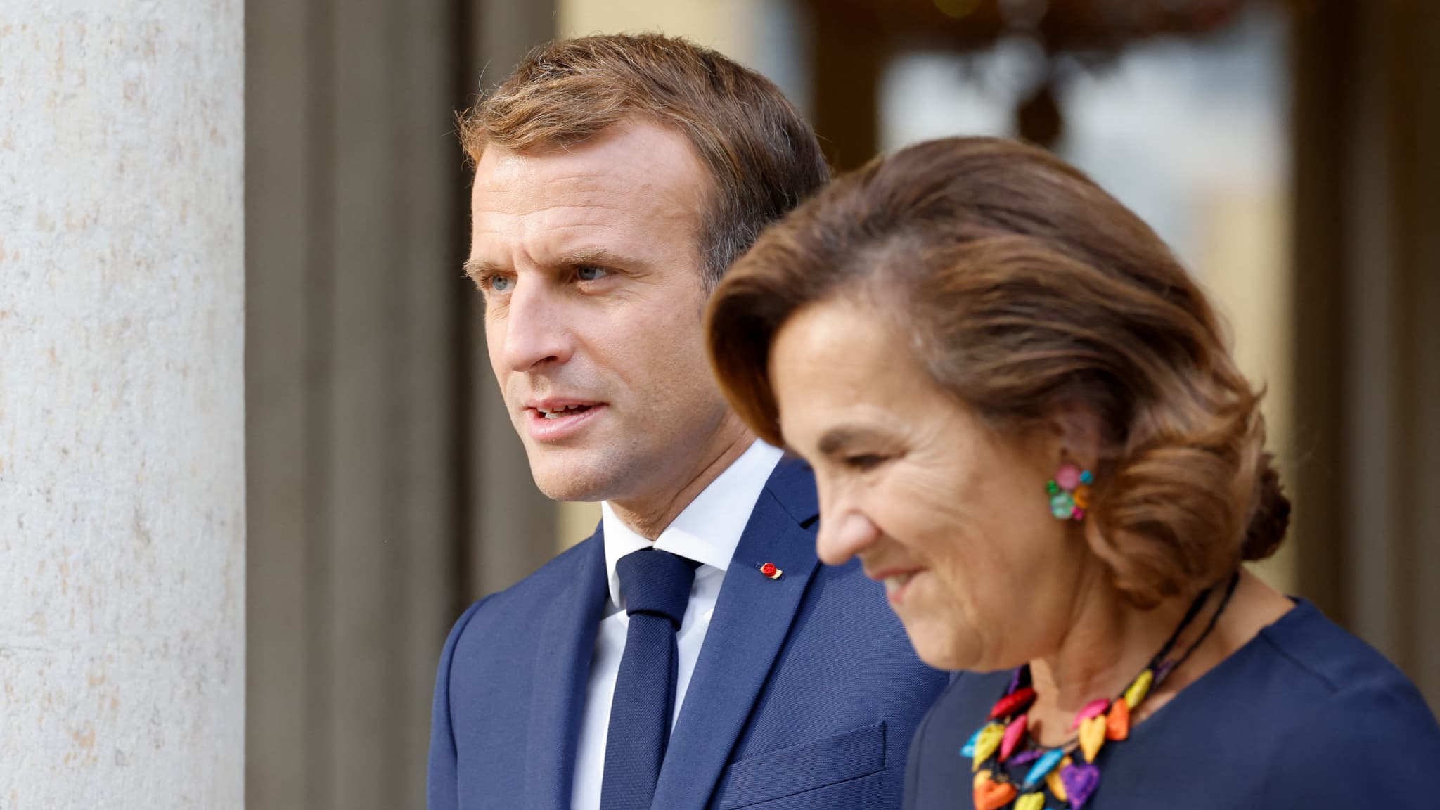 Emmanuel Macron est accueilli à la villa Napoléon par l'ambassadrice Élisabeth Beton-Delègue, vendredi 29 octobre. Emmanuel Macron est accueilli à la villa Napoléon par l'ambassadrice Élisabeth Beton-Delègue, vendredi 29 octobre.