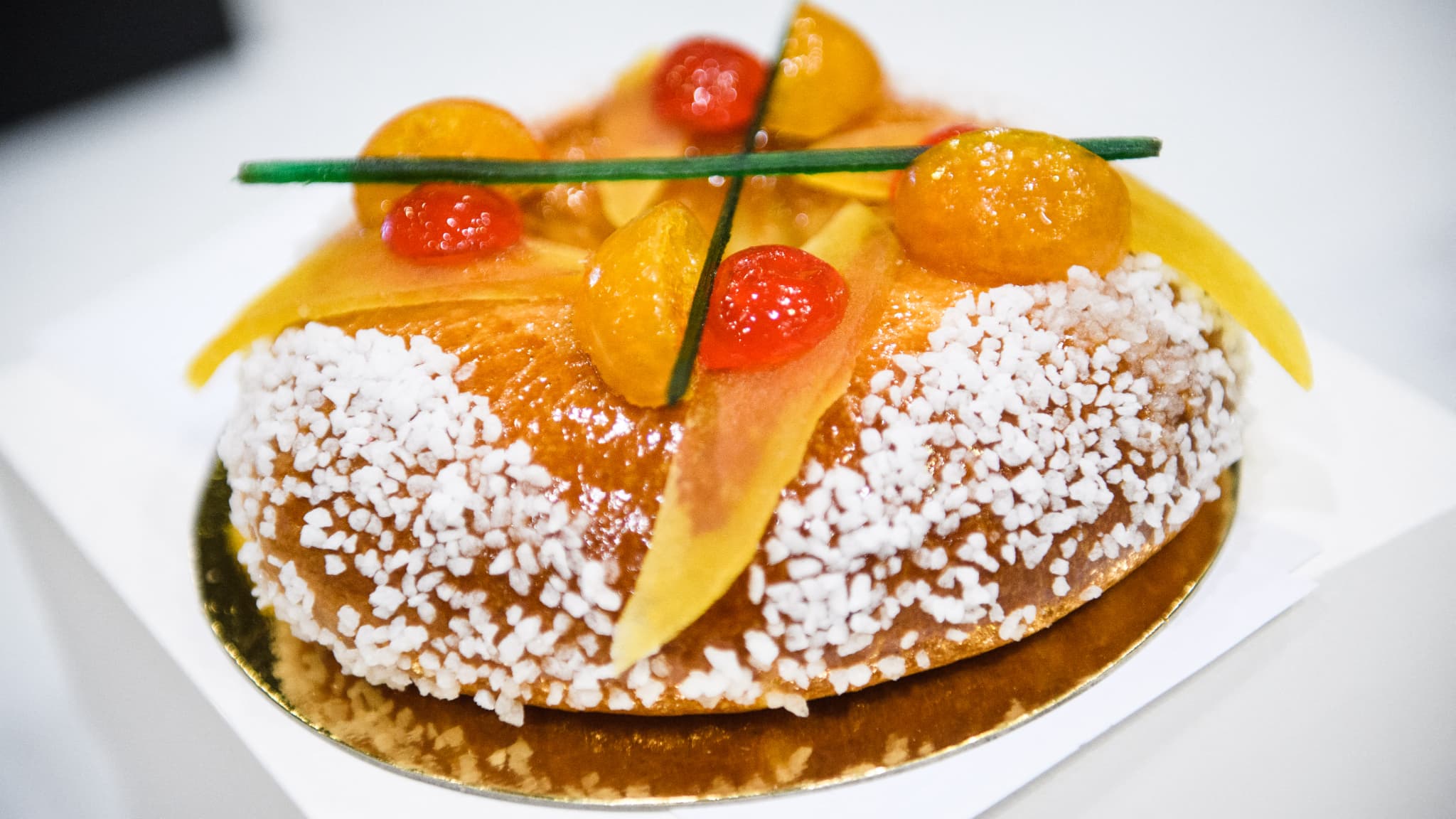Un gâteau des rois à l'occasion du concours des « Meilleurs gâteaux de l'Épiphanie » organisé par l'association des boulangers et pâtissiers du Vaucluse à Apt. Janvier 2022.