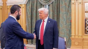 Le président américain Donald Trump rencontre le président syrien Ahmad al-Chareh Prince Mohammed ben Salmane à Riyad (Arabie Saoudite) le 14 mai 2025.