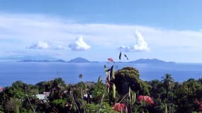 Les îles des Saintes vues depuis la 'Guadeloupe continentale'. Photo d'illustration