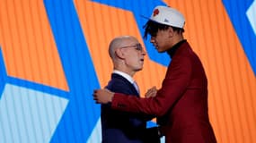 Ousmane Dieng avec Adam Silver