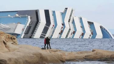 Le paquebot Costa Concordia échoué sur l'île italienne du Giglio avant le début des opérations de démantèlement.
