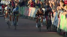 Il fait volontairement tomber une cycliste en plein sprint 