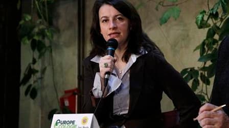La secrétaire nationale des Verts, Cécile Duflot, a déclaré que le calendrier des primaires d'Europe Ecologie-Les Verts pour 2012, pourtant voté le week-end dernier, serait rediscuté car le choix initial du début de l'été s'était fait dans la précipitatio