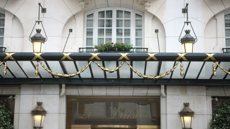 Un incendie en cours au Bristol à Paris, au moins 400 personnes évacuées