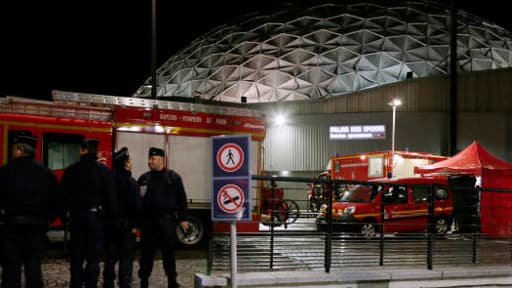 Une explosion a fait 15 blessés dont 5 "très graves", vendredi soir au Palais des Sports de Paris.