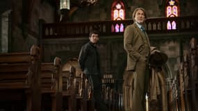 Josh O’Connor et Daniel Craig dans le film "Wake Up Dead Man" sorti ce 12 décembre 2025 sur Netflix.