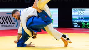 Peter Paltchik lors de la finale des moins de 100kgs Muzaffarbek Turoboyev au Masters de Hongrie, le 6 août 2023
