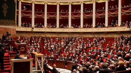 Les députés ont adopté mardi les deux projets de loi créant le poste de Défenseur des droits, qui cumulera les compétences de quatre autorités administratives indépendantes - Médiateur de la République, Défenseur des enfants, Halde et CNDS. Ils ont retenu