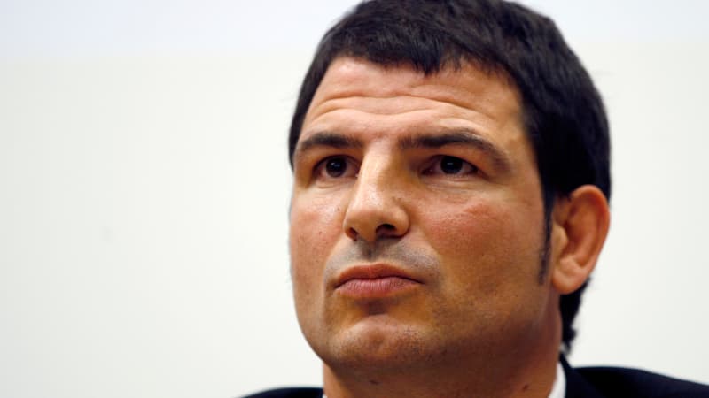Le sélectionneur du XV de France regrette de ne pas voir des trois quarts centre français émerger sur la scène européenne