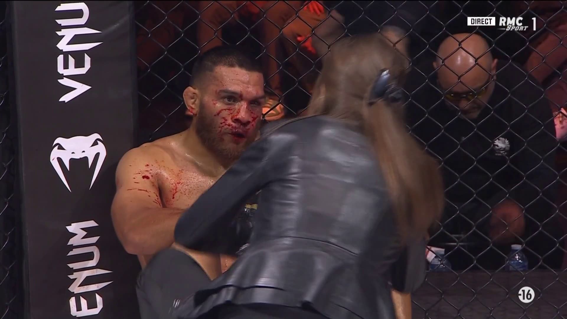 Gabriel Ruiz avec le visage très amoché à Hexagone MMA, 10 janvier 2025