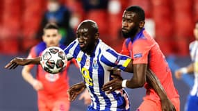 Moussa Marega face à Antonio Rudiger lors de Porto-Chelsea