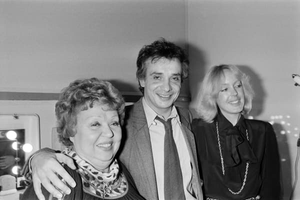 Michel Sardou avec sa mère, Jacky et sa première épouse, Babette, en 1985.