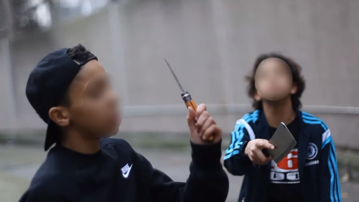 Les principaux protagonistes du clip n'ont que 14 ans. Les principaux protagonistes du clip n'ont que 14 ans.