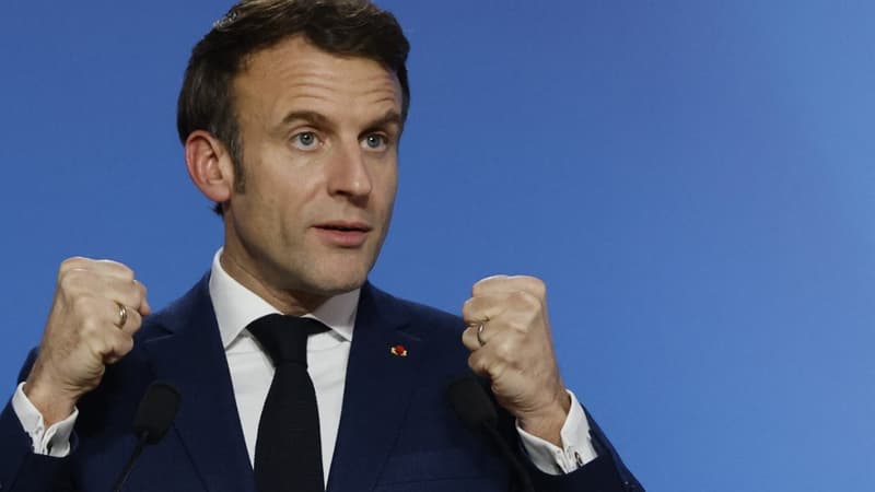 Emmanuel Macron donne une conférence de presse à l'issue du sommet du Conseil européen à Bruxelles, le 15 décembre 2022.
