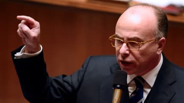 Bernard Cazeneuve veut compenser la suspension de l'écotaxe