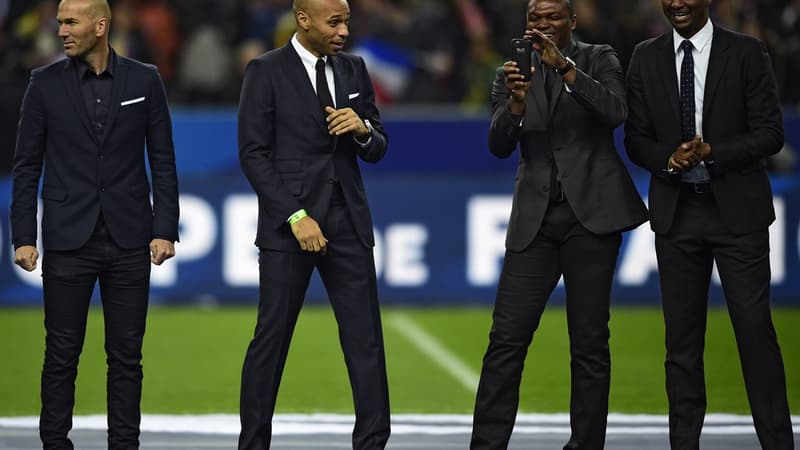 Malgré les apparences, Zidane, Henry, Desailly et Vieira (manque Deschamps sur la photo) n'ont pas eu droit à l'hommage espéré.