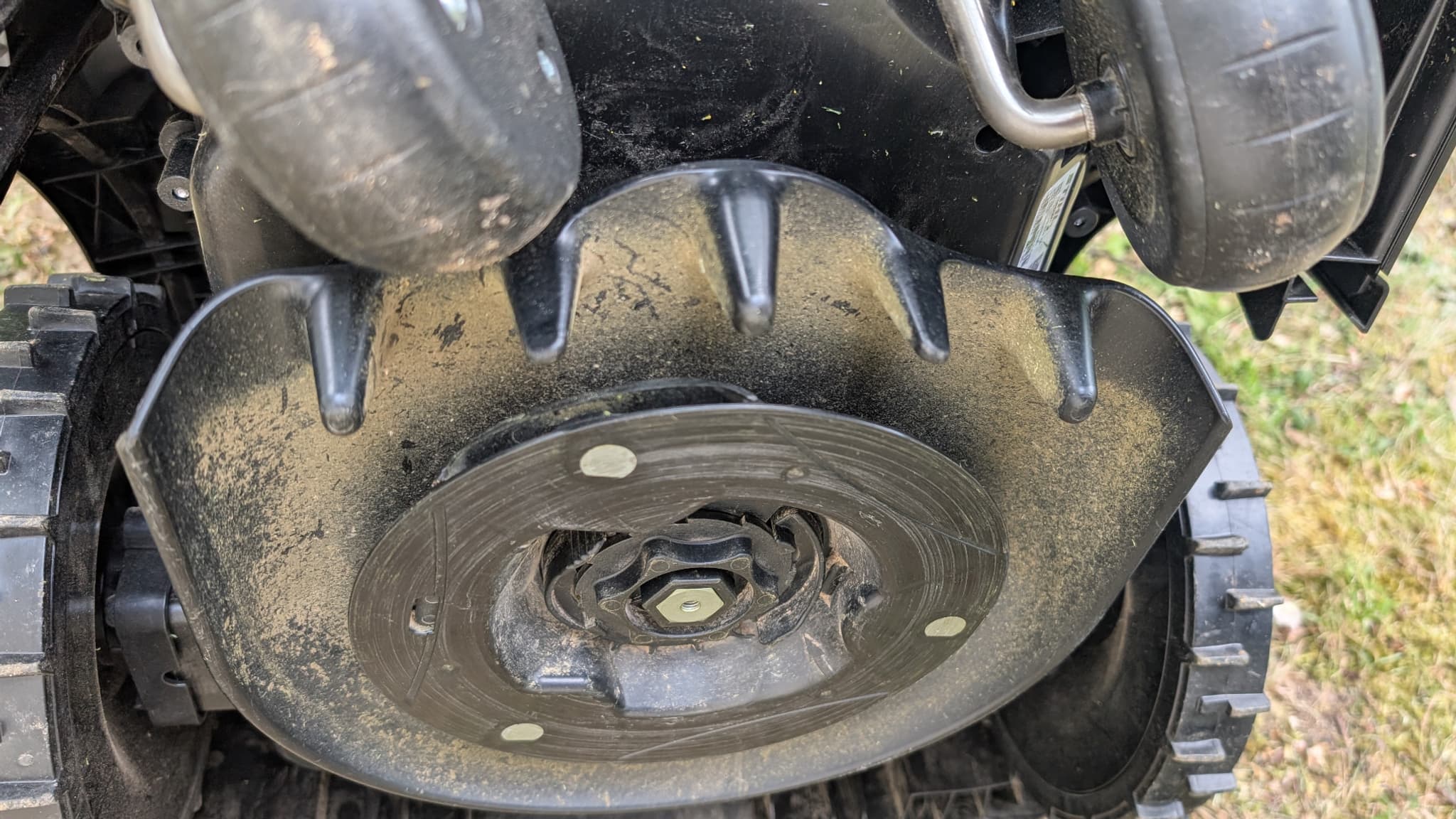 L’état du mécanisme de tonte après plusieurs cycles d’utilisation. L’état du mécanisme de tonte après plusieurs cycles d’utilisation.