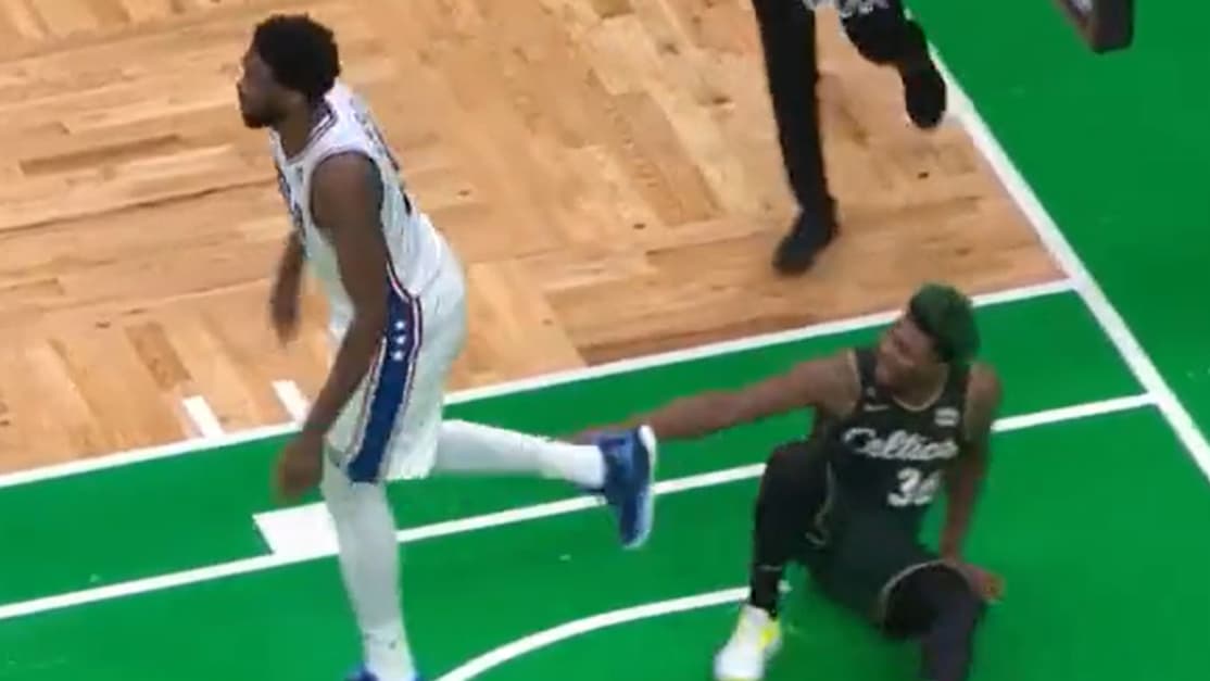 Joël Embiid et Marcus Smart