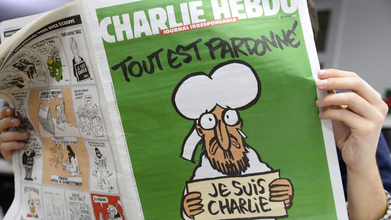 Le nouveau numéro de Charlie Hebdo, réalisé par une rédaction décimée après l'atroce attentat perpétré il y a une semaine jour pour jour dans leurs locaux, est désormais disponible à la vente en kiosque.