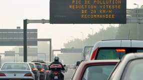 La vitesse a été réduite sur le périphérique parisien pour limiter la pollution favorisée par le beau temps.