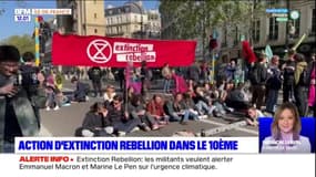 Paris: des militants du groupe écologiste Extinction Rébellion bloquent les Grands Boulevards