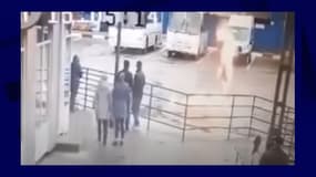 Un jeune homme s'immole par le feu sur le parking de la gare routière de Riazan, le 26 septembre 2022 