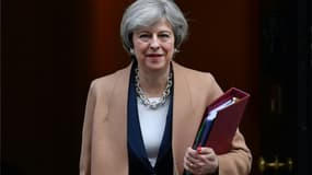La Première ministre britannique Theresa May devant le 10 Downing Street, le 15 mars 2017 à Londres