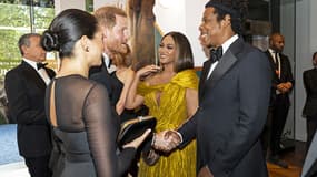 Meghan Markle et le prince Harry, rencontrant Beyoncé et Jay-Z à l'avant-première du Roi Lion à Londres, le 14 juillet 2019.