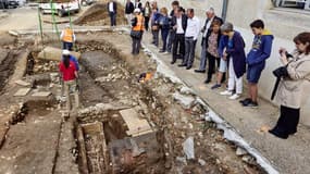 Un sarcophage mérovingien mis au jour à Cahors (Lot), jeudi 15 août.