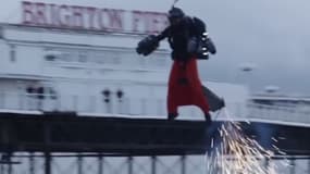 "L'Ironman anglais" bat le record de vitesse en Jet suit, mais n'égale pas encore Franky Zapata et son Flyboard