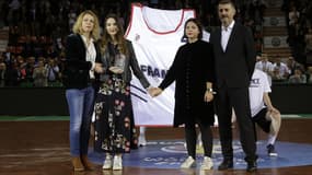Céline Forte, deux filles de Fred Forte et Jean-Pierre Siutat, président de la Fédération française (de gauche à droite)