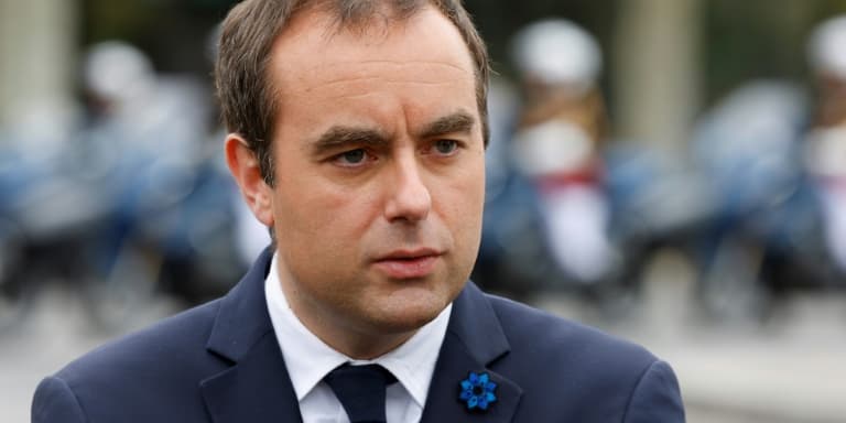 Le ministre français des Armées Sébastien Lecornu assiste à la cérémonie du 78e anniversaire de la victoire contre le régime nazi et de la fin de la Seconde guerre mondiale à Paris, le 8 mai 2023