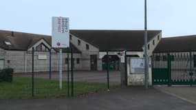 Le collège Jacques Cartier à Issous dans les Yvelines.
