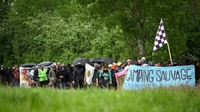Manifestation contre un projet d'autoroute entre Castres et Toulouse, près de Saïx, dans le Tarn, le 22 avril 2023