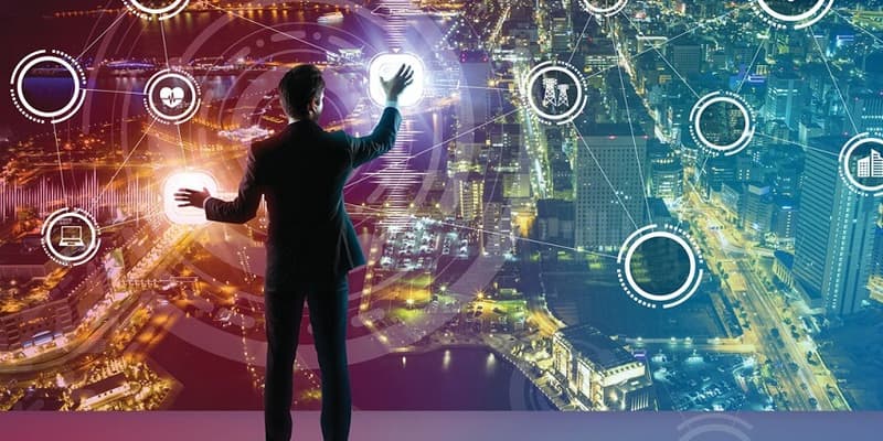 La technologie transforme le mode de fonctionnement des industries en aidant les entreprises à utiliser les logiciels et les données pour mieux comprendre leurs clients et leurs processus commerciaux.