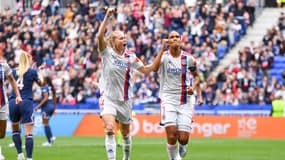 La joie de Wendie Renard et Ada Hegerberg lors d'OL-PSG, le 24 avril 2022.