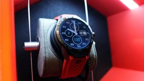 La marque horlogère suisse arrête provisoirement les ventes en ligne de sa montre connectée, devant le succès de ses commandes.