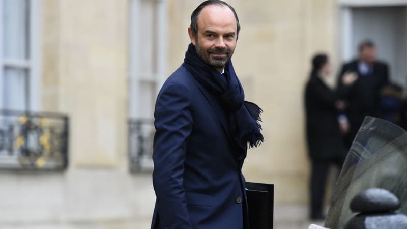 Le Premier ministre Edouard Philippe sort du Palais de l'Elysée le 13 décembre 2017