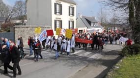La manifestation pour l'hôpital de Douarnenez - Témoins BFMTV
