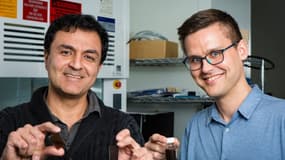 Les scientifiques australiens Kourosh Kalantar-Zadeh et Torben Daeneke ont mis au point une peinture capable de générer de l'électricité. 