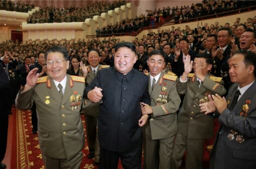 Le dirigeant nord-coréen Kim Jong-Un, lors d'un spectacle réservé aux scientifiques et techniciens nucléaires à Pyongyang, sur une photo non datée fournie par l'agence officielle nord-coréenne KCNA Le dirigeant nord-coréen Kim Jong-Un, lors d'un spectacle réservé aux scientifiques et techniciens nucléaires à Pyongyang, sur une photo non datée fournie par l'agence officielle nord-coréenne KCNA