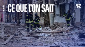Des pompiers au milieu des débris après une frappe à Kherson, en Ukraine, le 2 février 2024